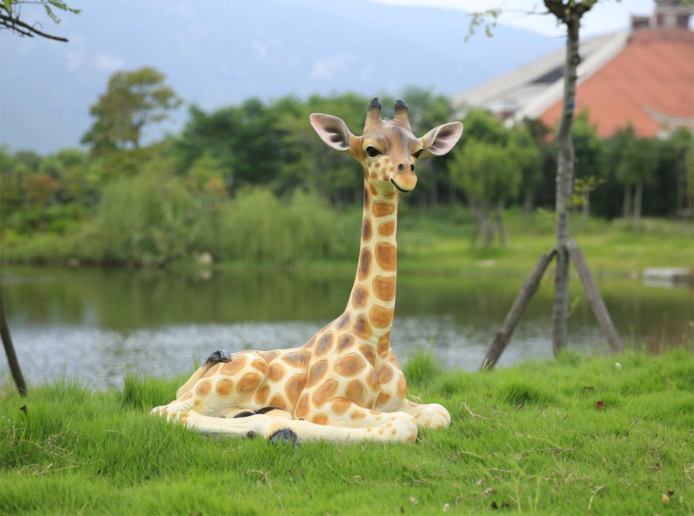 Giraffe, liegend, groß *AUSVERKAUFT*